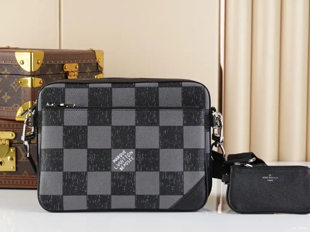 Cheap MESSENGER TRIO LOUIS VUITTON 0501